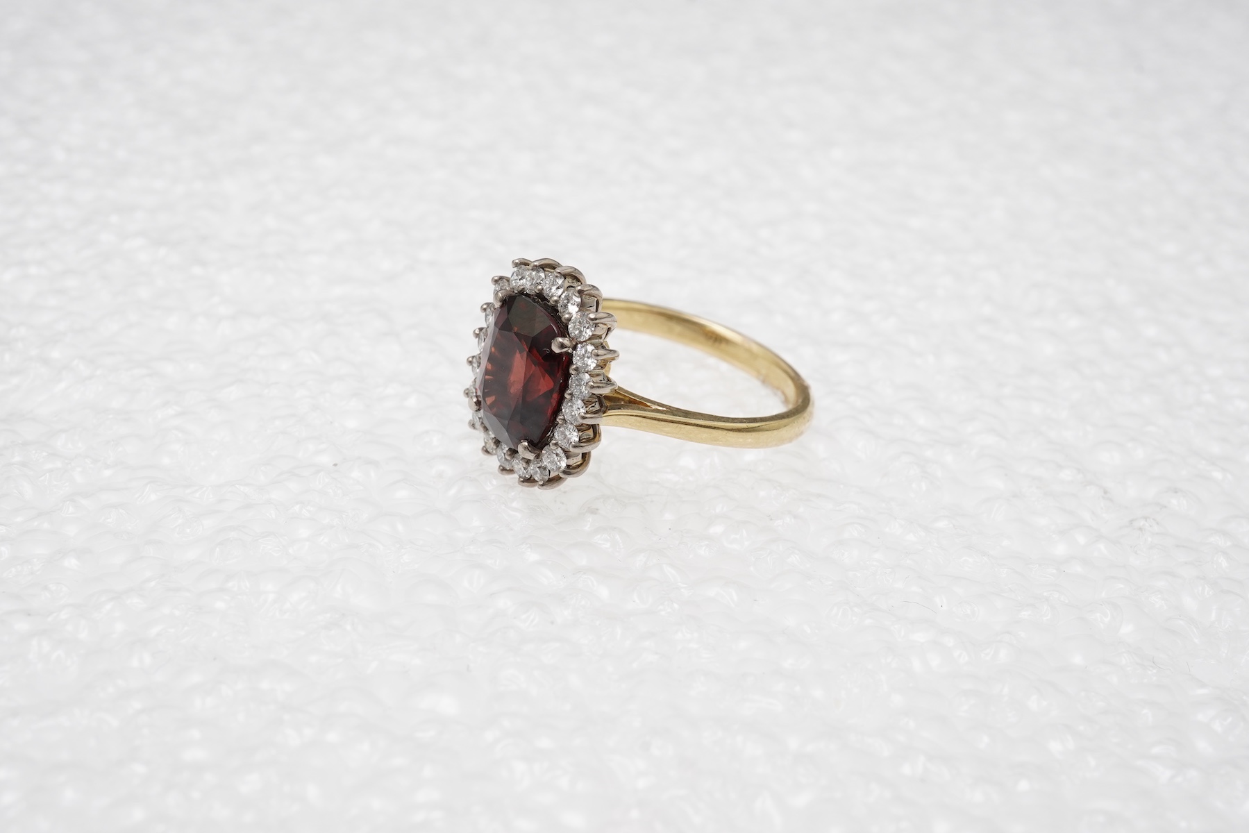 An attractive spinel and diamond cluster ring